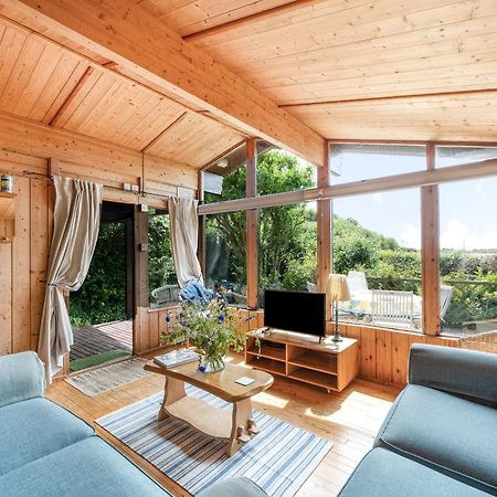 Scandinavian Style Lodge In Rock Wadebridge Extérieur photo