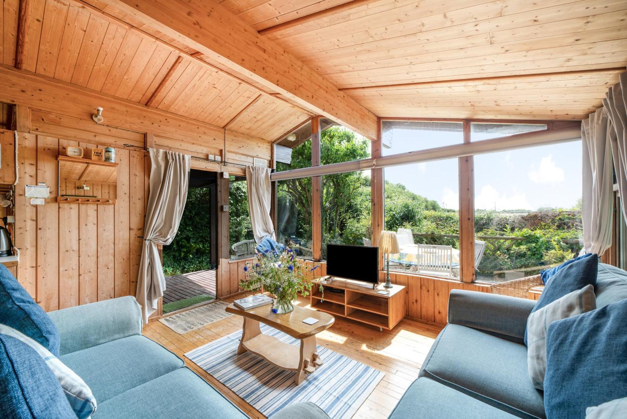 Scandinavian Style Lodge In Rock Wadebridge Extérieur photo